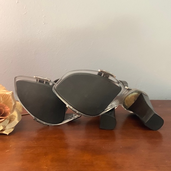 COLIN STUART GENUINE brown leather upper, clear sole, 3 1/2 inch platform heels. - Picture 4 of 4